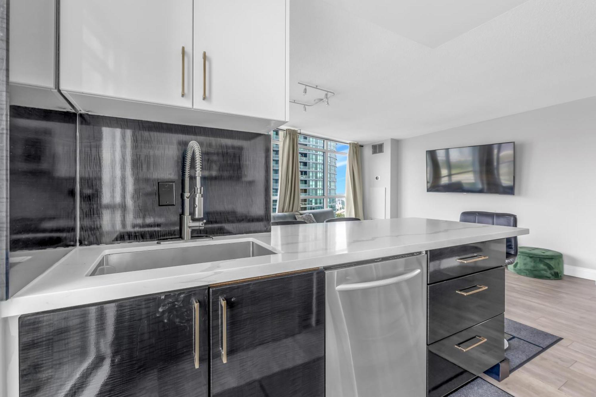 2 Bedroom Waterfront Condo Downtown W/ Free Parking Toronto Exterior foto